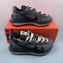 Tênis Nike x Sacai Black Whithe Dark