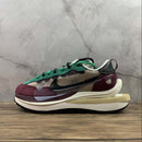 Tênis Nike x Sacai - Villain Red Neptune Green