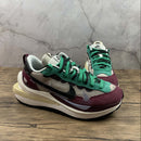 Tênis Nike x Sacai - Villain Red Neptune Green