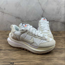 Tênis Nike x Sacai - Sail Gum