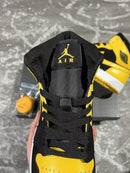 Nike Air Jordan 1 Mid SE Black Yellow noir et jaune